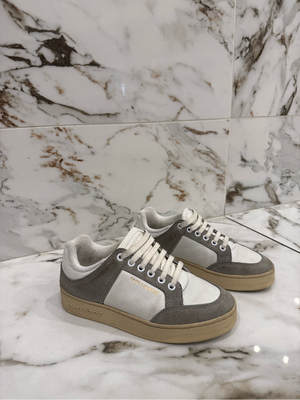 100% Authentic Saint Laurent Womenâs Grey & White Low-Top Sneakers Sl/61